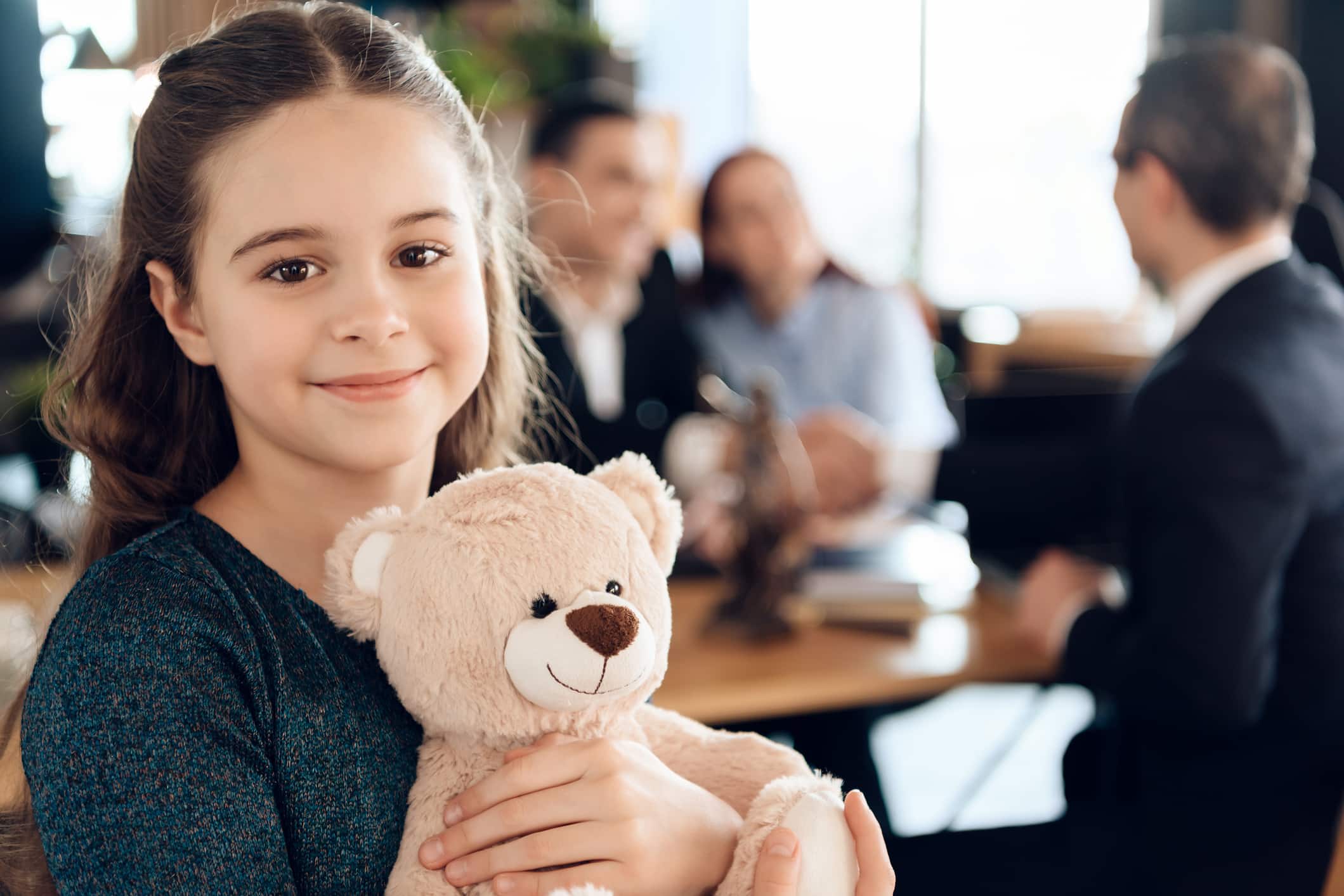 Girl with parents stands in the office.